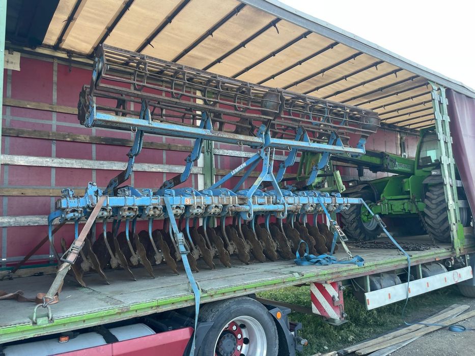 Vând semiremorca mega,transport utilaje