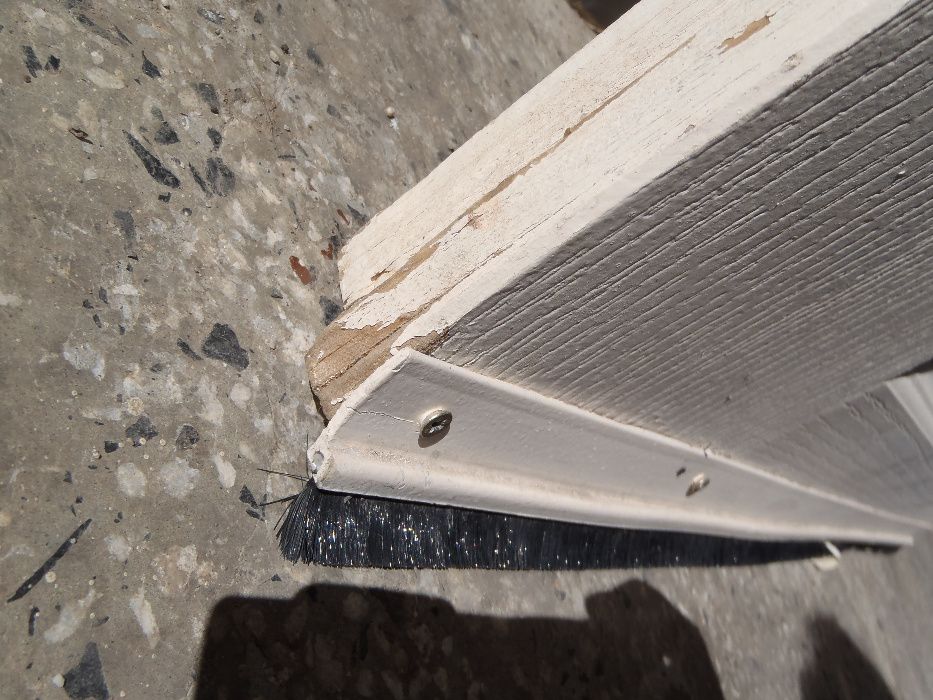 Бяла интериорна врата с брава със заключване