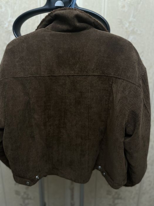 Продам молодежную коричневую куртку .