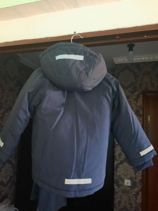 Сатылады детская куртка и комбинезон.