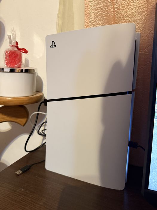 Продавам playstation 5 (slim) с гаранция!!!