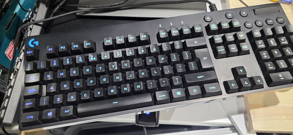 Logitech G810 механична клавиатура
