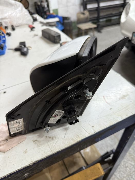 Продам зеркало правое оригинал ! Hyndai Bayon