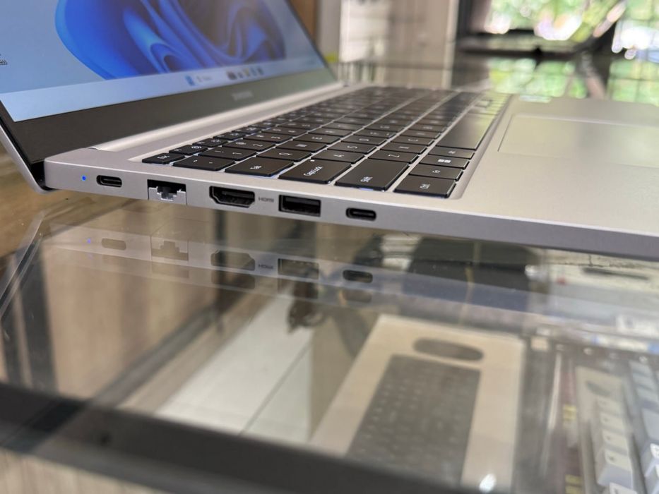SAMSUNG ноутбук 7-150U