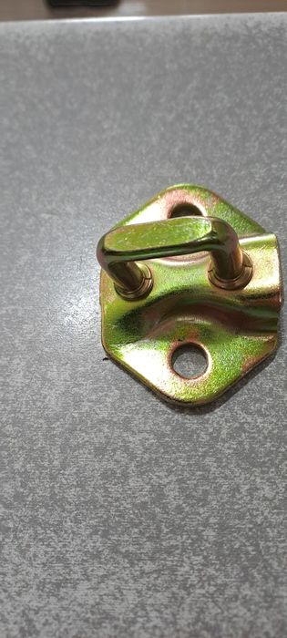 Скоба на замок багажника Mitsubishi Montero Sport. L400