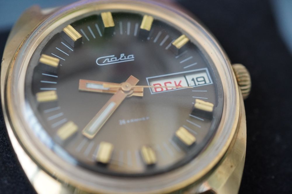 Оригинален съветски мъжки ръчен часовник Слава в прекрасно състояние