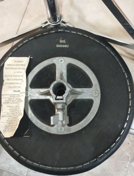 Продавам Стол за барабани YAMAHA