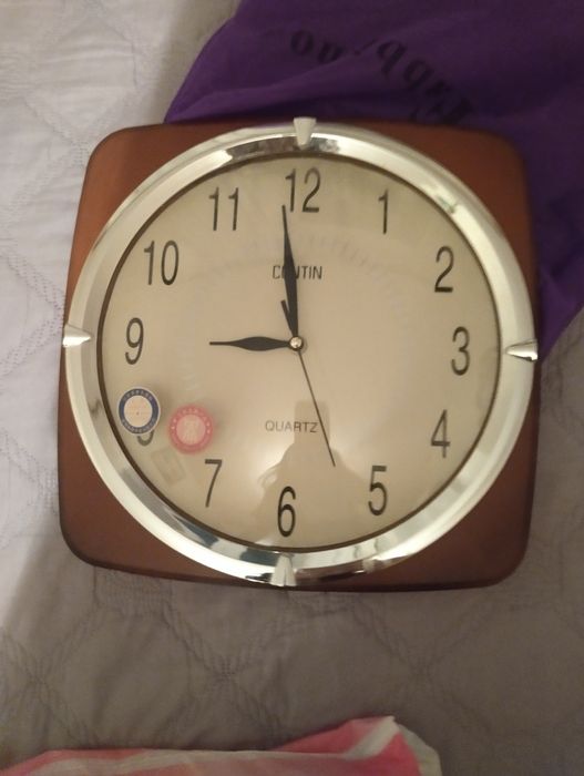 Продам зарядки,шнуры,часы рабочие