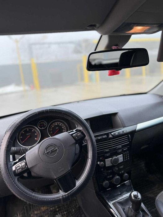 Opel astra h  2010