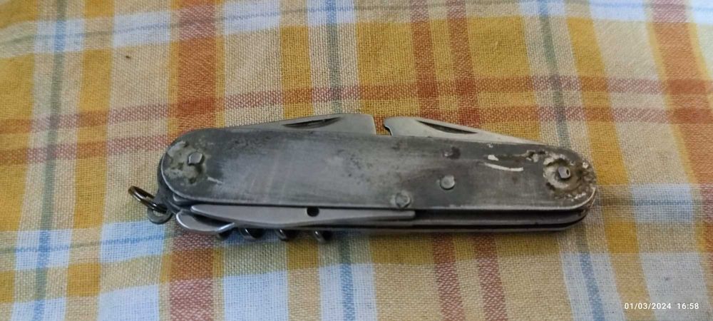 Многофункционален джобен нож ножка