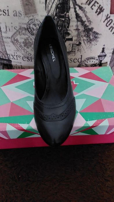 Туфли кожанные,на каблуке очень удобнын