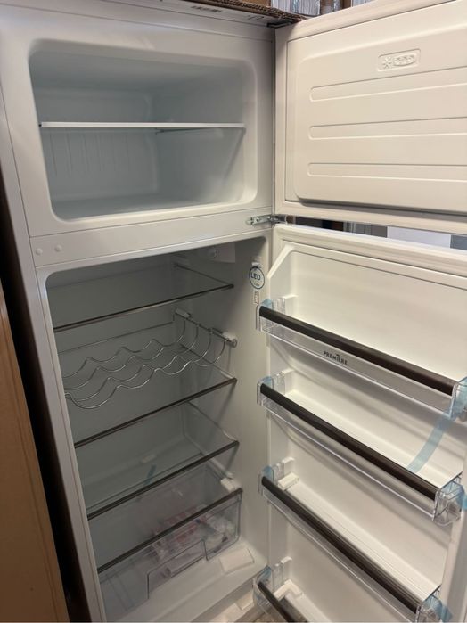 Хладилник с фризер Amica