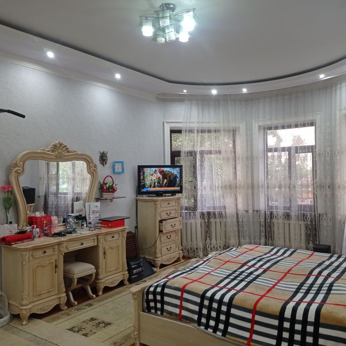 Продаётся большой благородный уютный Евродом 2эт в Кибрае вдоль дороги