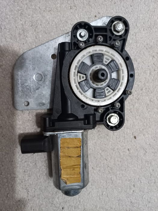 Стъклоповдигачи за Рено Меган Сценик сценик
Renault Megane Sc