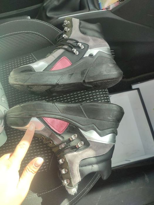 Дамски спортни боти