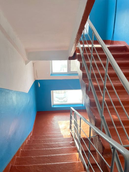 Продам 2 ух.комн кв в центре район Тайги