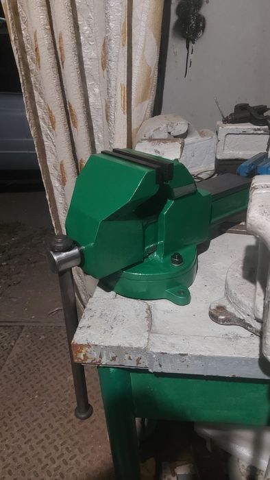 Тисы , тиски  СССР