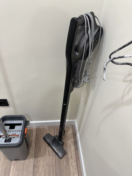 Пылесос дерма в хоршем состоянии , для однокомнотной квартиры самое то