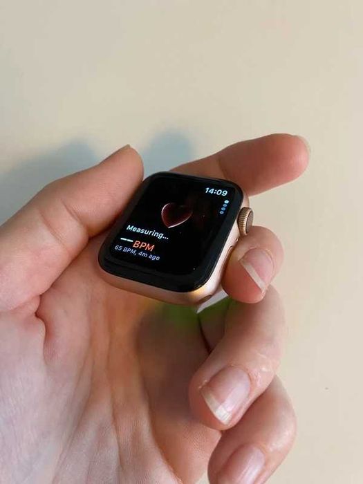 Apple Watch Series 4, Starlight Aluminum 44mm, S/M