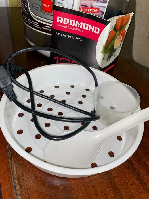 Мультиварка REDMOND б/у