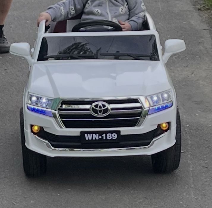 Детский электромобиль