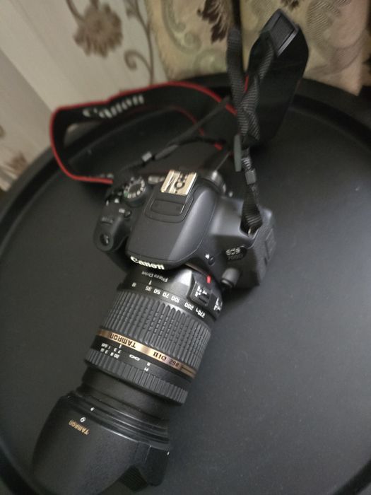 Vand Canon 700D  cu obiectiv Tamron 18 -270 mm