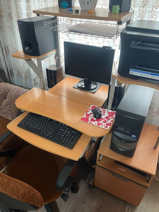 Продам компьютерный стол