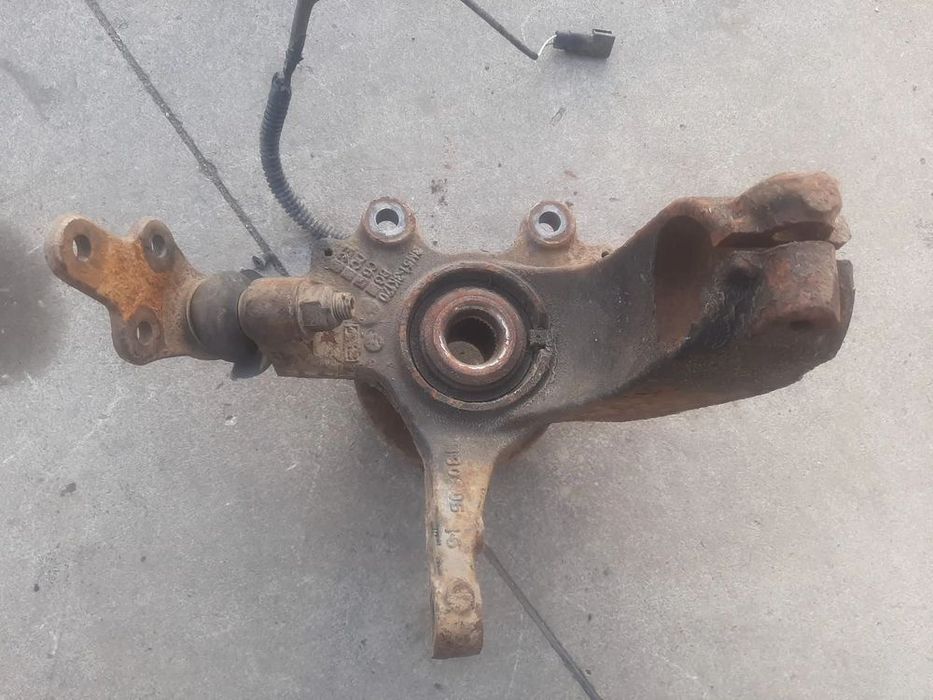 fuzeta dreapta fata ford focus 2 3m51-3k170
