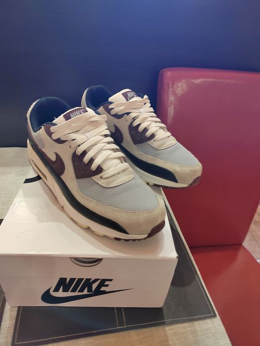 "Nike Air Max 90",N:45