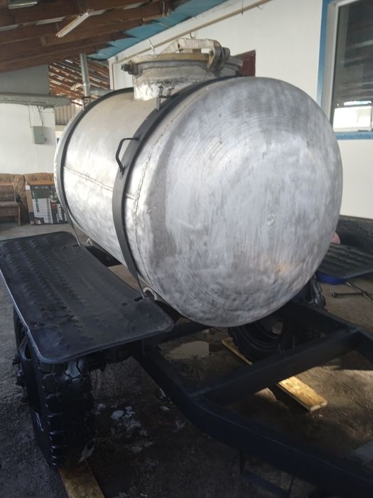 Прицеп с алюминиевой бочкой