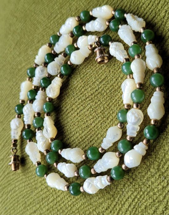Colier vintage jad verde autentic si sidef sculptat