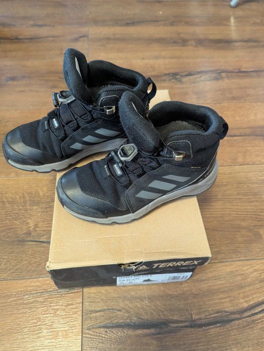 Използвани детски маратонки Адидас Adidas terrex  номер 31