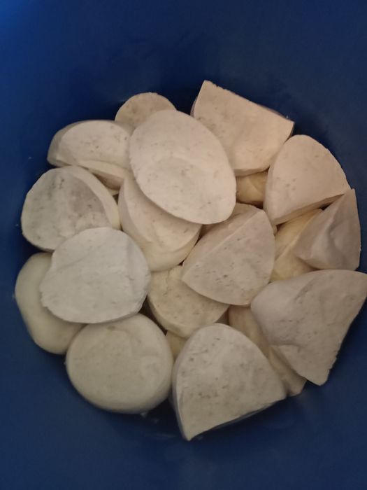 Vând brânză de oi amestecat cu capra