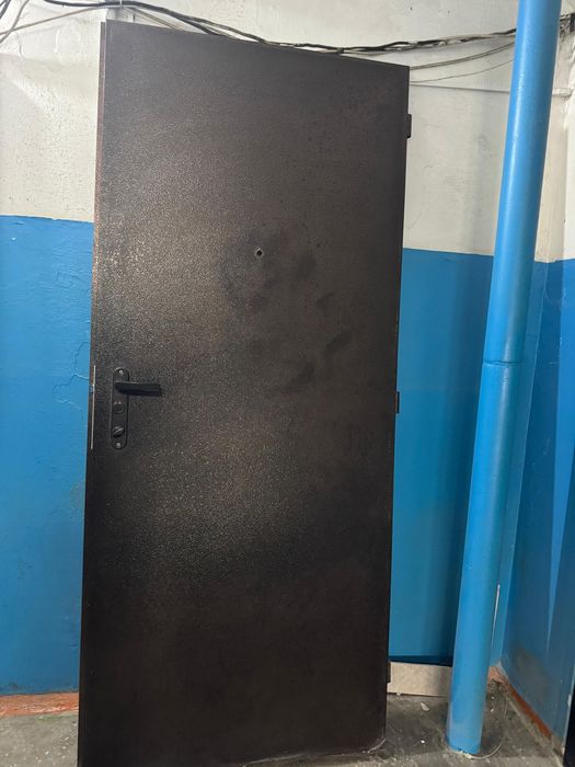 Продам железный дверь