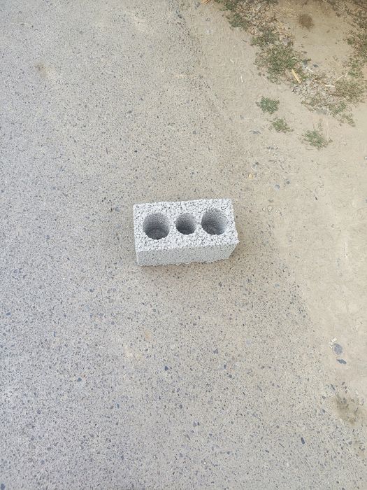 Шлакаблок янги ишлаб чикарилган