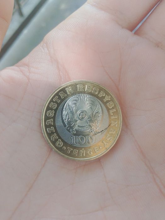 Сто тенге редкая монета с собакой в прекрасном состоянии