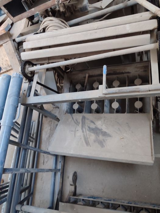 Продаются 4 станка для формовки шлакоблока