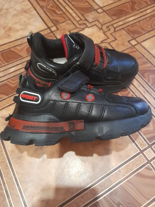 Продам кроссовки