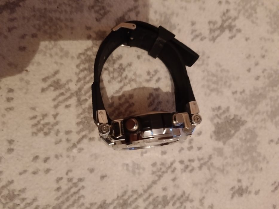 Продам часы кварцевые