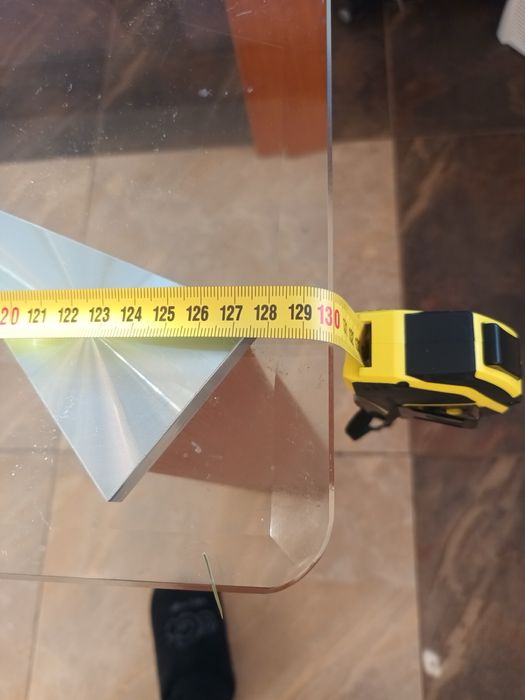 Стъклена холна маса в отлично състояние с размери 130 на 80 см.