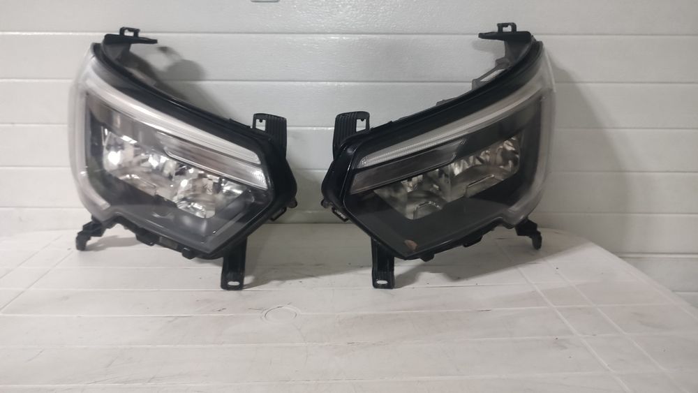 Far dreapta și stânga master 4 cod 260105567R, 260607867R