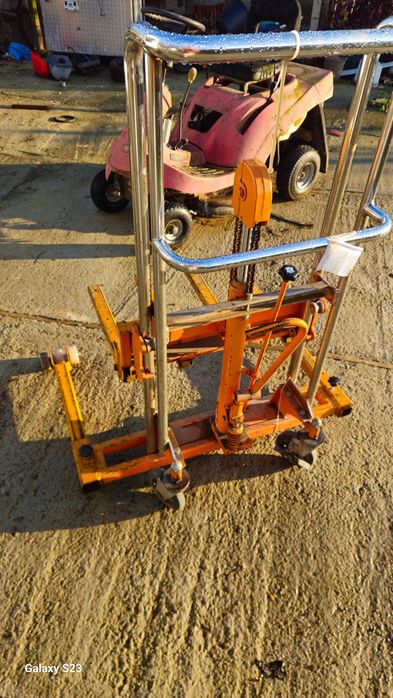 Палетна количка високо повдигаща