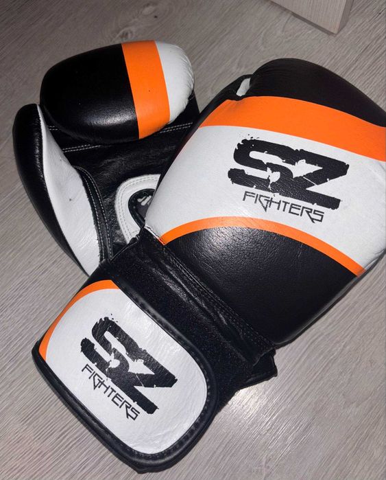Продавам боксови ръкавици SZ Fighters