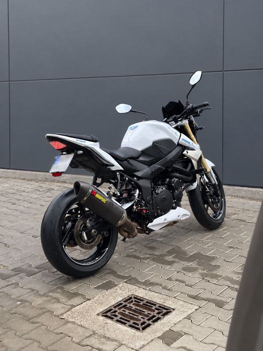 Suzuki GSR750 Akrapovic