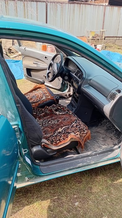 Продам Mazda 323. Седан