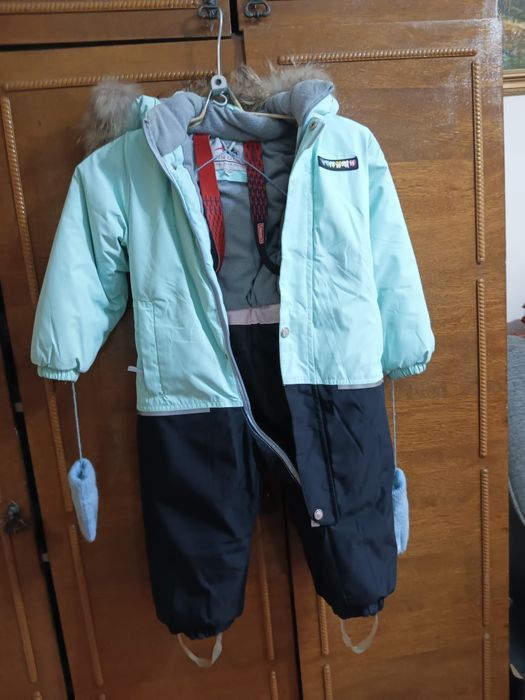 Продам детские зимние вещи