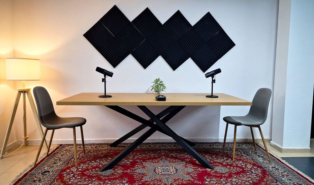 Подкаст студио под наем с професионален аудио и видео запис