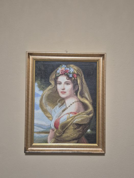 Уникален ръчно ушит гоблен „Дамата с воала“ – конци DMC, луксозна рамка