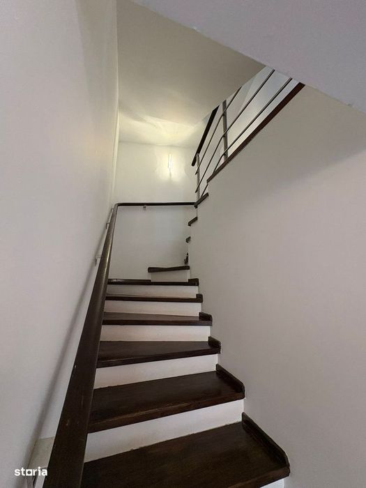 Vilă Duplex Impresionantă | 420 Mp | 12 Camere | Garaj Dublu