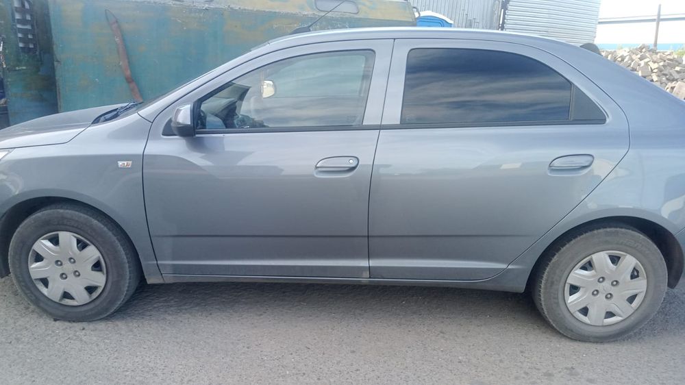 Автомобиль 2022 года